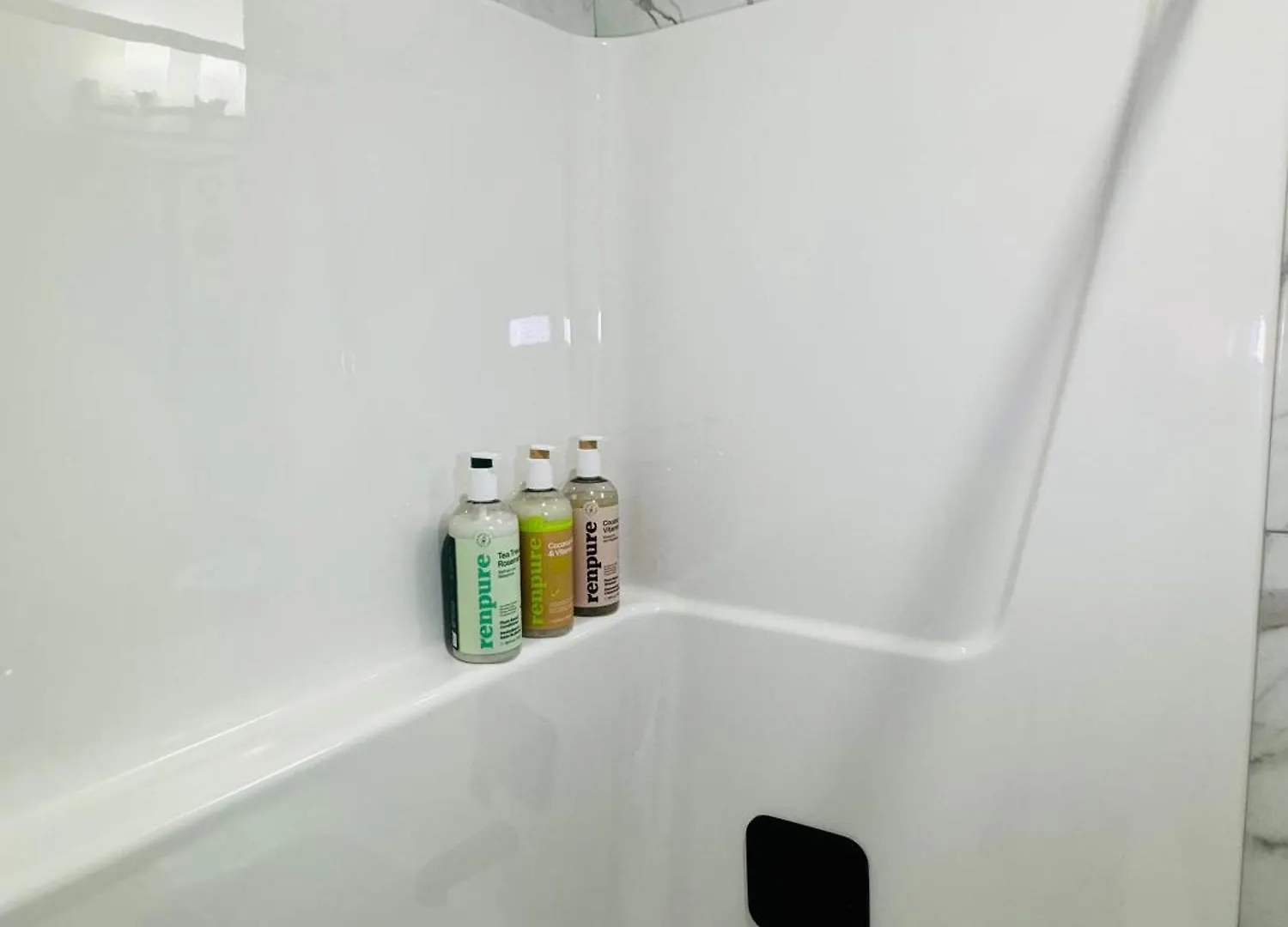 The Glacier Royale - 1 Bed Suite In Nw YYC 0*,  Kanada